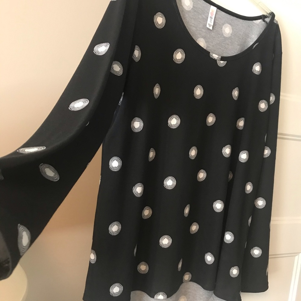 🎀Lularoe Lanae top.